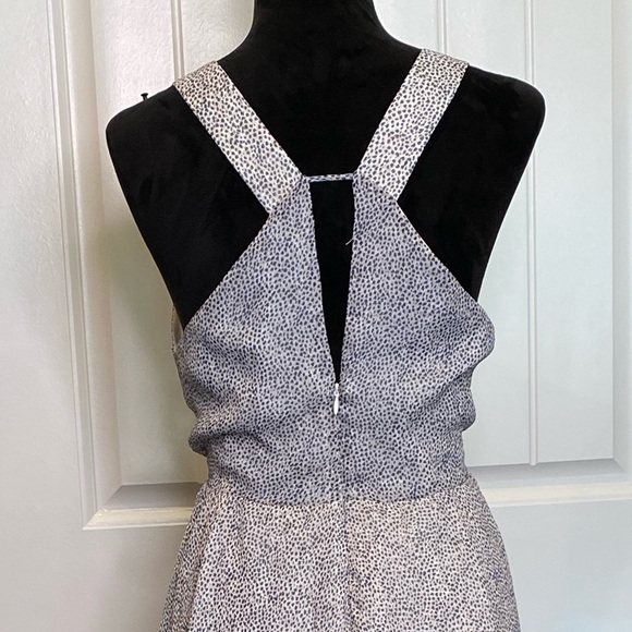 New! Beautiful Layered Chiffon Plunging Neck Dress - Picture 5 of 10